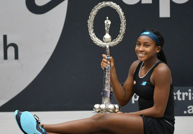 内保持了一 内保持了一